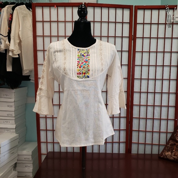 Hand embroidered blouse - Picture 4 of 5